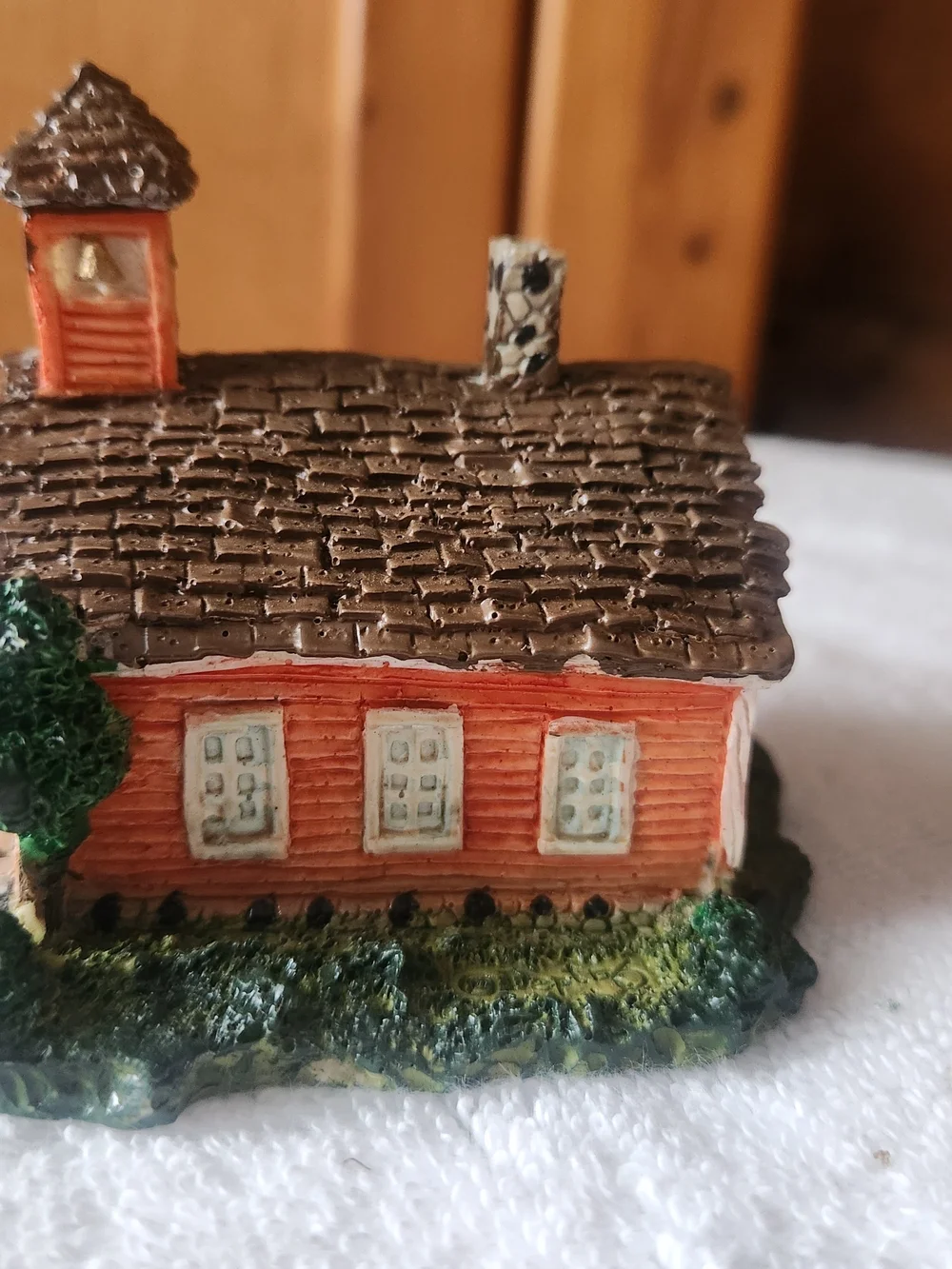 New England Miniature Dept 56 Orange/Red Schoolhouse VTG 1987 Holiday Village